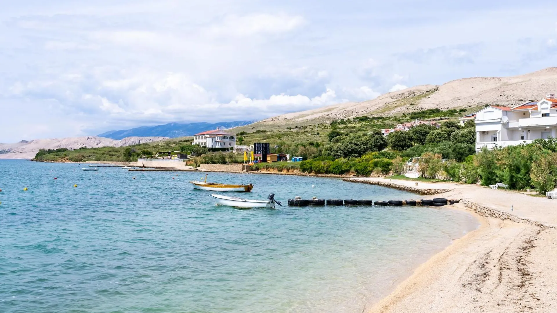 Apartman By The See Croatia